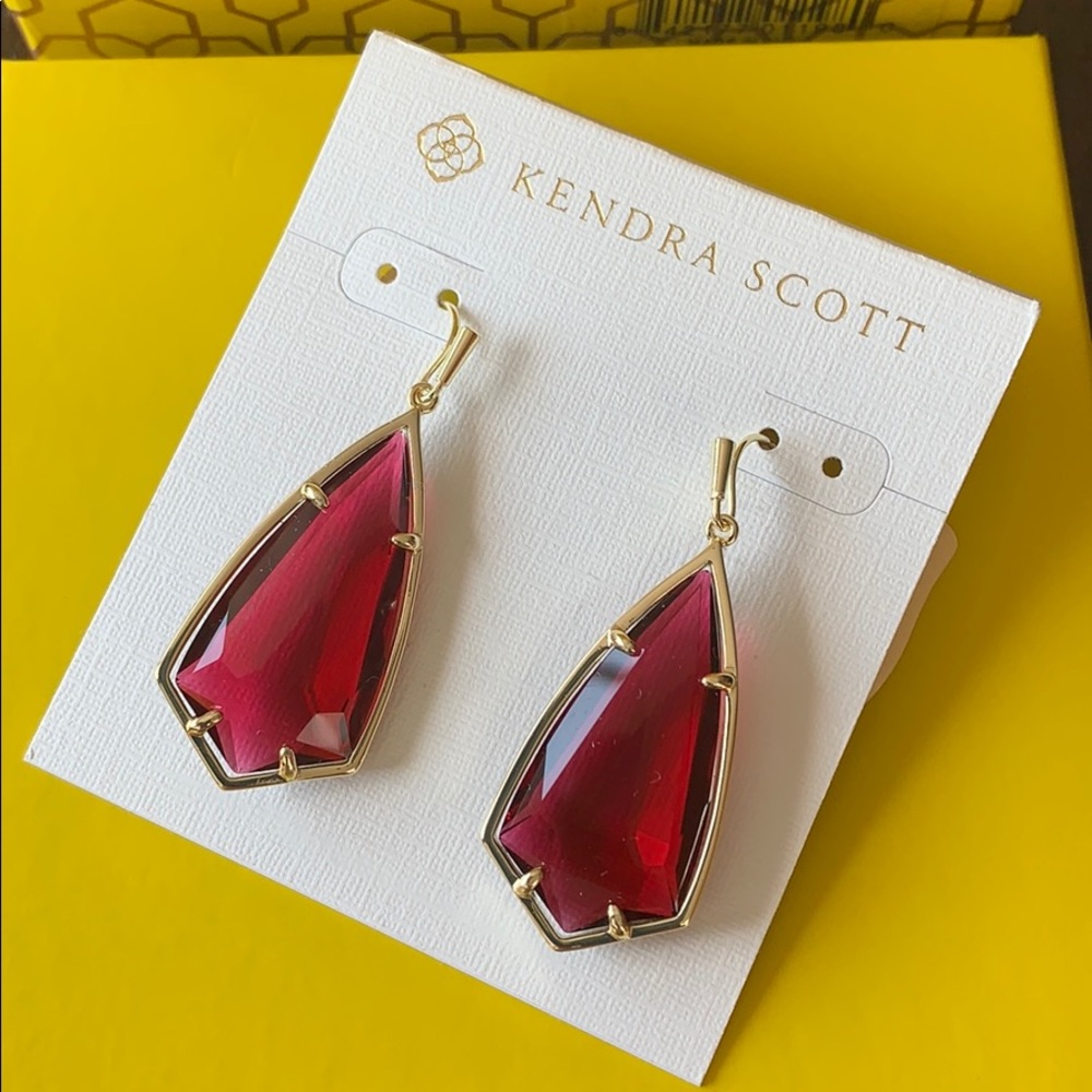 Stunning 🌹 Kendra Scott “Carla” drop earring.